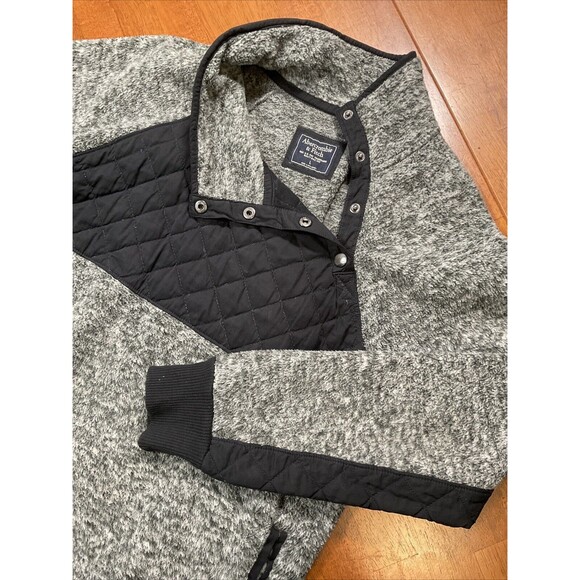 Abercrombie & Fitch Sweaters - Abercrombie & Fitch Fleece Quilted gray pullover Jacket  Coat snap Mock Back L